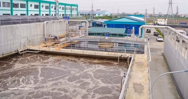 Wastewater is treated in aeration tanks at an industrial facility in Dong Thap province before being discharged, as stricter environmental regulations come into vogue. (Photo: VNA)