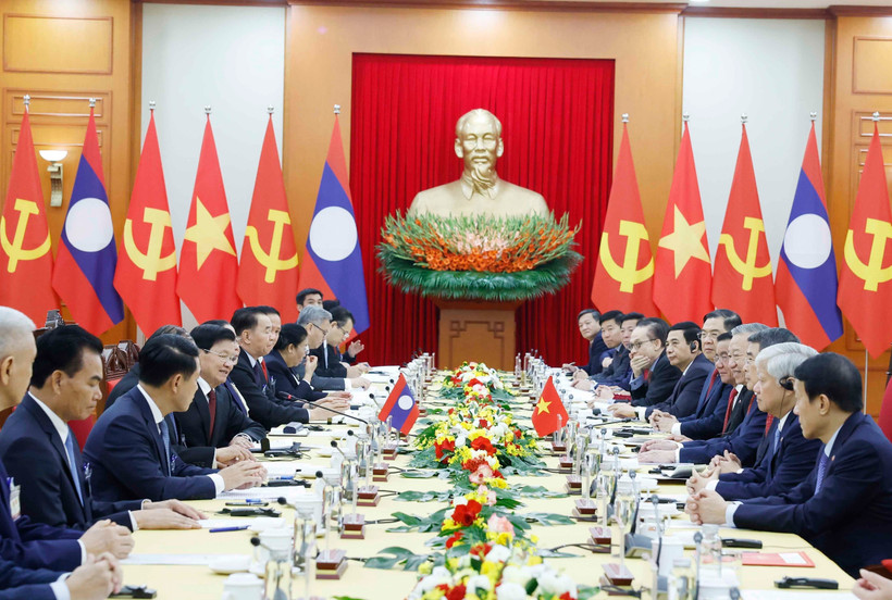 At the talks between General Secretary of the Communist Party of Vietnam Central Committee To Lam and General Secretary of the Lao People’s Revolutionary Party Central Committee and President of Laos Thongloun Sisoulith. (Photo: VNA)
