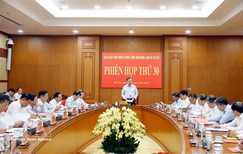 Party General Secretary and State President To Lam, who is Head of the Central Steering Committee for the Prevention and Control of Corruption, Wastefulness and Negative Phenomena, chairs the committee’s 30th meeting at the Party Central Committee headquarters in Hanoi on June 18. (Photo: VNA) 