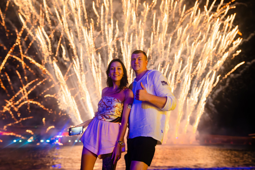 Sun World attracts domestic and international visitors through international-standard live shows. (Photo: Sun Group)