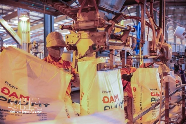 A packaging line at the PetroVietnam Fertiliser and Chemicals Corporation (Phu My) (Photo: VNA)