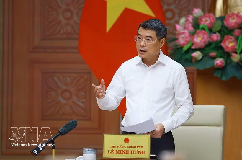 Prime Minister Le Minh Hung speaks at the working session with the State Bank of Vietnam on April 29. (Photo: VNA)