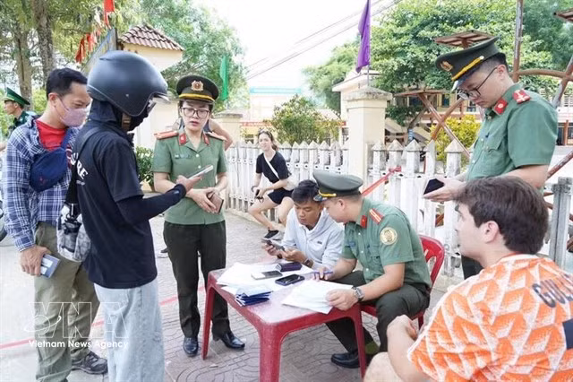 Tuyen Quang police tighten checks on foreigners in border areas. (Photo: VNA)