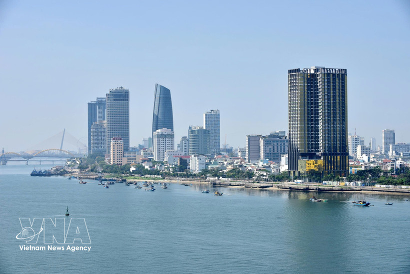 Many private enterprises have invested in the service and real estate sectors in Da Nang. (Photo: VNA)