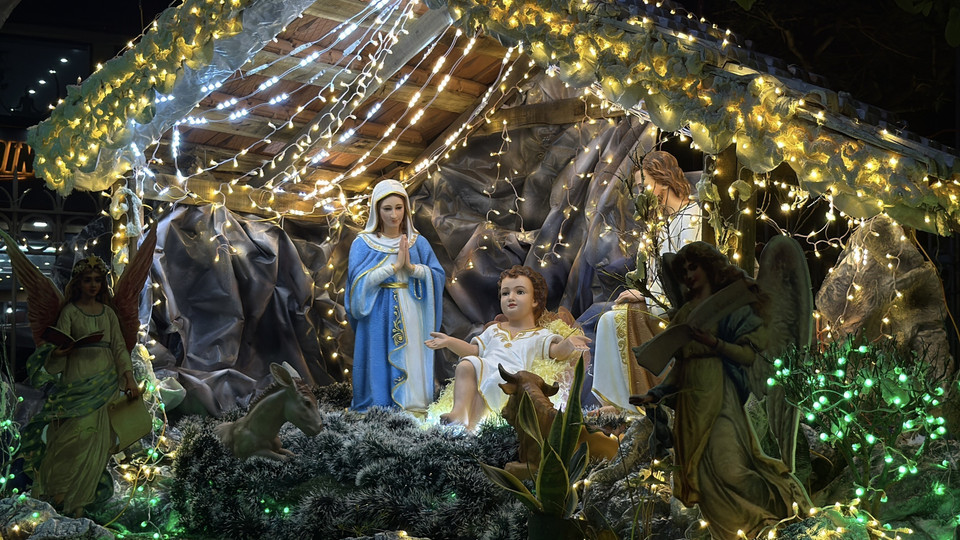 Elaborately decorated nativity scenes and displays in Hue city (Photo: VNA)