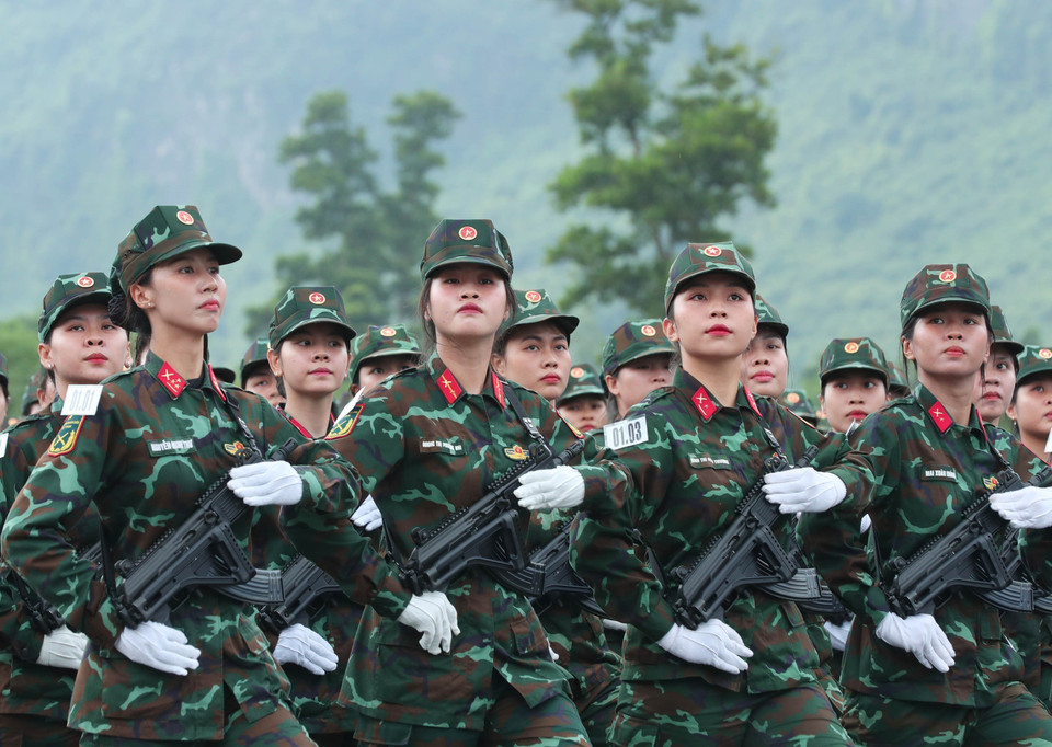 Female special task force soldiers take part in the rehearsal. (Photo: VNA)