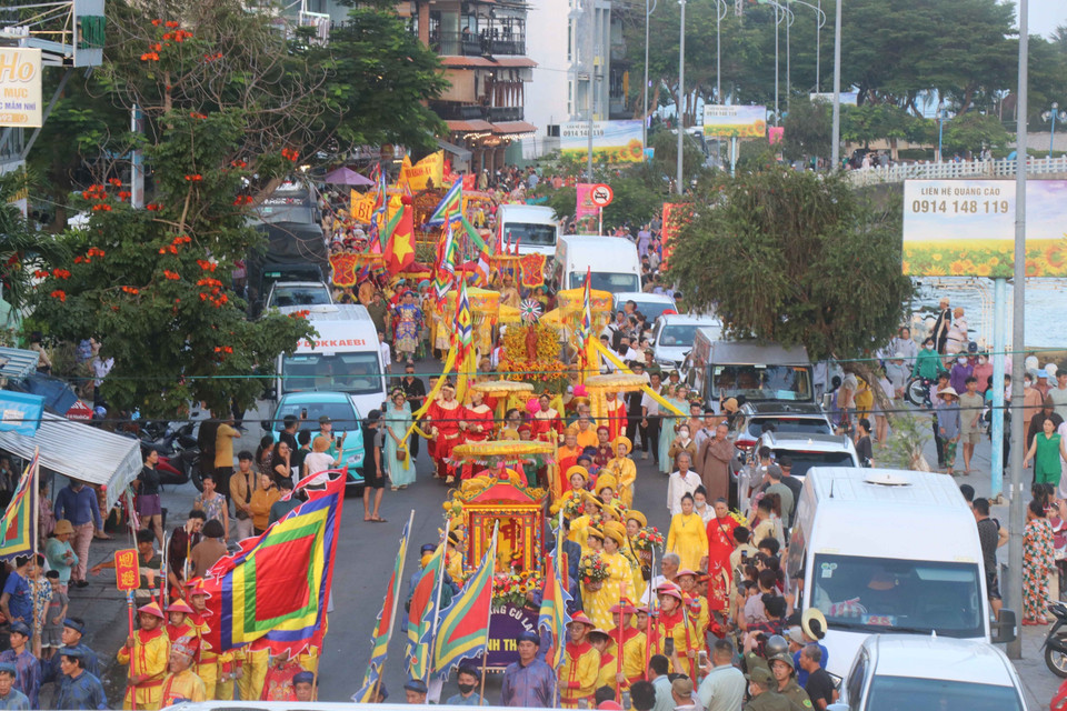 Traditional worship ritual is held at Ponagar Tower Festival. (Photo: VNA)