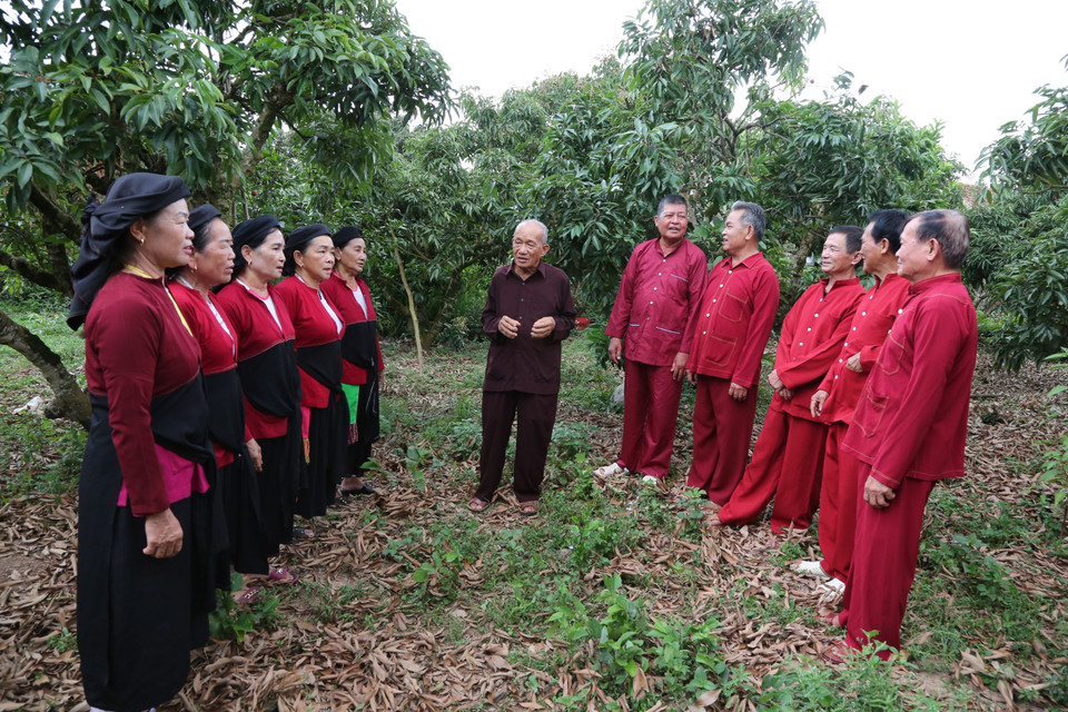 Folk song club of San Diu ethnic people in Luc Ngan commune, Bac Ninh province (Photo: VNA)