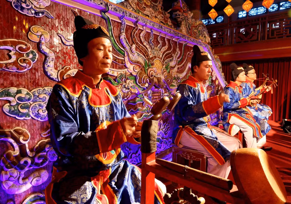 The artists maintain their intense focus, as every beat carries their responsibility of preserving the soul of the heritage. (Photo: VNA)