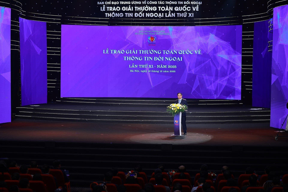Prime Minister Pham Minh Chinh speaks at the 11th National External Information Service Awards (Photo: VNA)