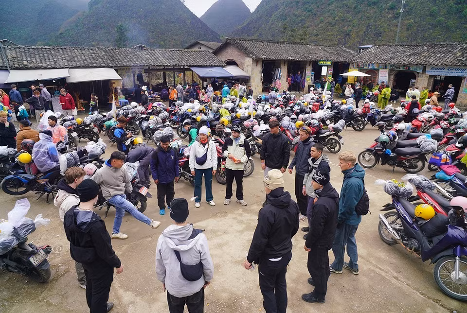 International tourists enjoy a game of shuttlecock kicking during a break on their journey through Ha Giang. (Photo: VNA)