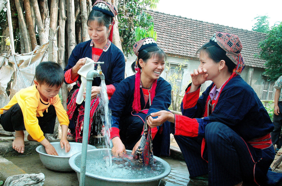 Clean water brought to Van Non village, Luc Son commune. (Photo: VNA)