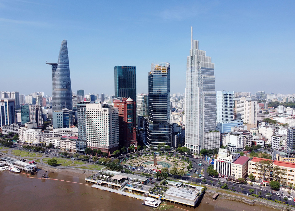 New high-rise buildings have emerged alongside existing residential areas, such as the Tran Hung Dao statue in Me Linh Park, District 1, overlooking the Saigon River. (Photo: VNA)