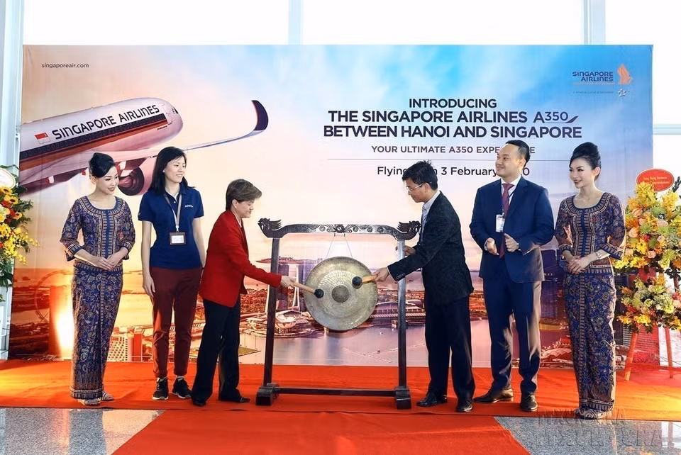 On February 3, 2020, at Noi Bai International Airport in Hanoi, Singapore Airlines launches operations of the A350-900MH aircraft on the Noi Bai – Changi route. (Photo: VNA)