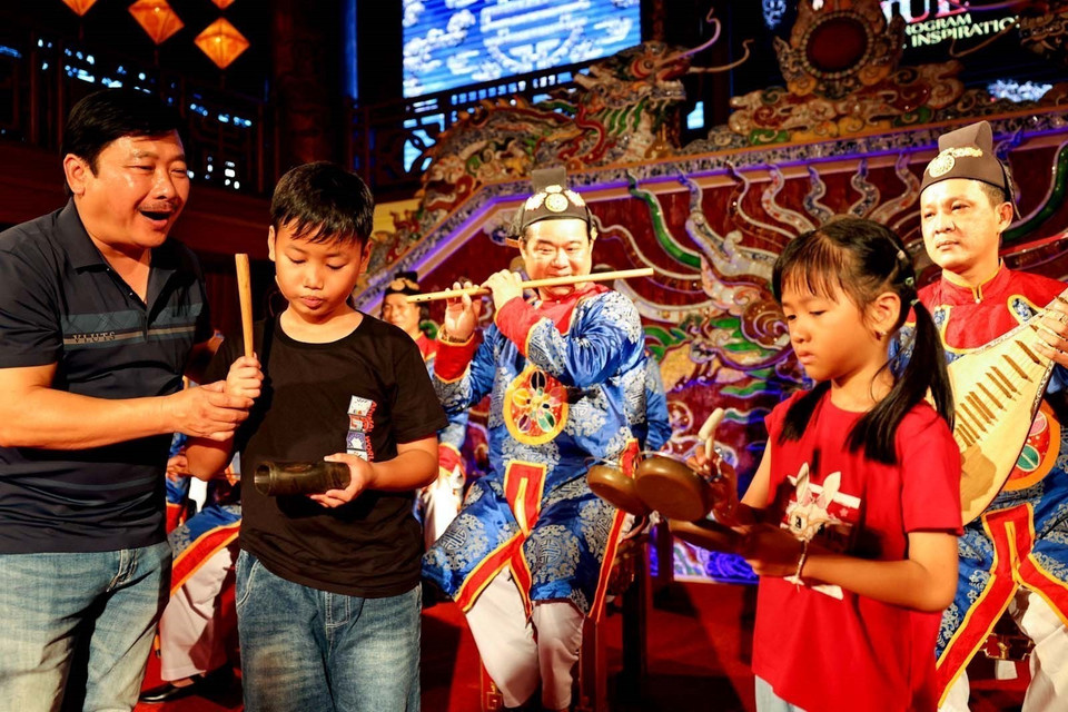 As UNESCO-recognised Intangible Cultural Heritage, Nha Nhac draws special attention from visitors. (Photo: VNA)