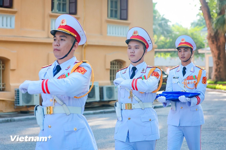 This is an official and solemn activity of ASEAN member countries, demonstrating the spirit of solidarity, cooperation and working towards a peaceful, stable and prosperous ASEAN community. (Photo: VNA)