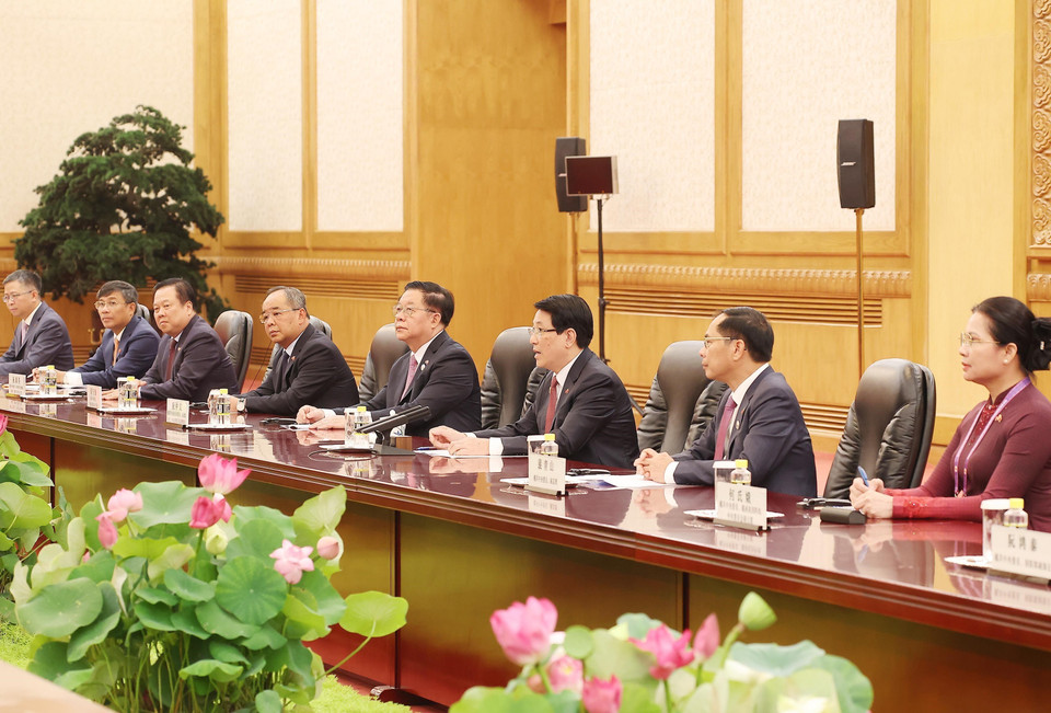 State President Luong Cuong speaks at the talks. (Photo: VNA)