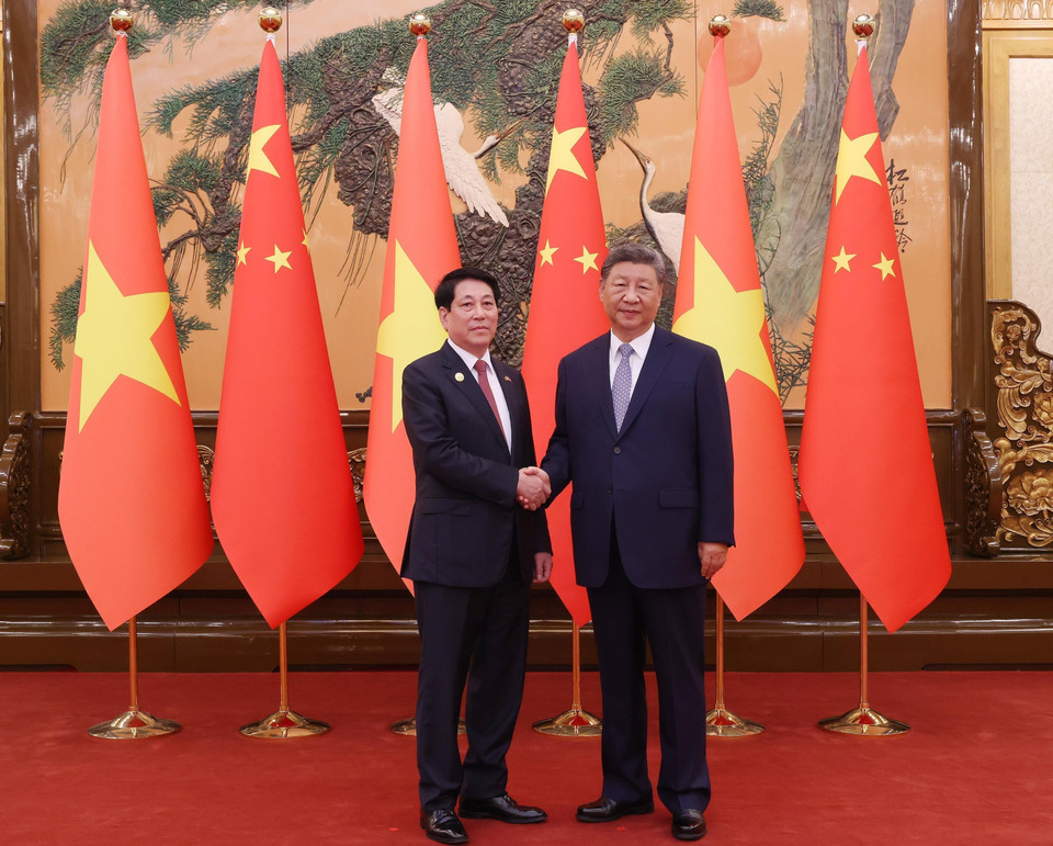 General Secretary of the Communist Party of China Central Committee and President of China Xi Jinping welcomes State President Luong Cuong. (Photo:VNA)
