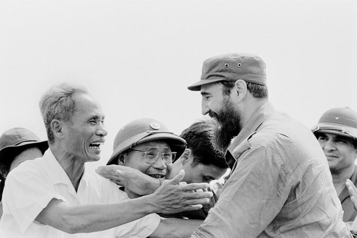 Prime Minister Pham Van Dong and First Secretary of the Communist Party of Cuba and Prime Minister of the Cuban Revolutionary Government Fidel Castro at a rally of the armed forces and people of Quang Tri - one of Vietnam’s fiercest wartime battlefields (September 1973). (Photo: VNA)