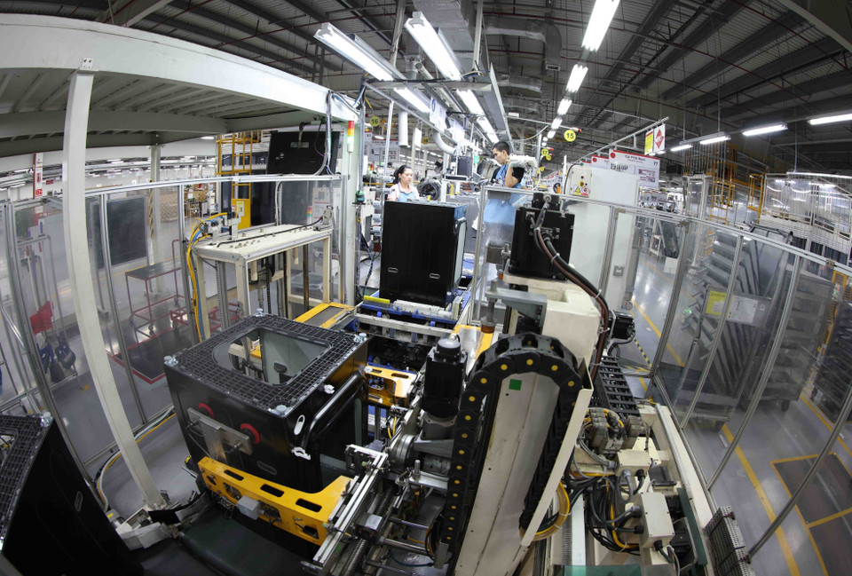 The Republic of Korea is currently one of Vietnam’s top economic partners – ranking first in foreign direct investment (FDI) and second in official development assistance (ODA). In the photo: The automated washing machine assembly line at LG Electronics Vietnam Hai Phong Co., Ltd (100% Korean-owned). (Photo: VNA)