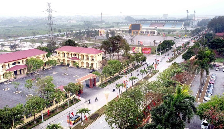 Yen Lac district in the northern province of Vinh Phuc (now Phu Tho province) holds a ceremony on April 8, 2025 to receive the Prime Minister’s decision recognising the district as meeting the standards of an advanced new-style rural area in 2024. This is the 13th district nationwide to achieve this status. (Photo: VNA)