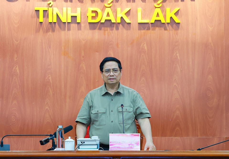 Prime Minister Pham Minh Chinh meets with leaders of Dak Lak, Gia Lai, Khanh Hoa, and Lam Dong provinces to implement measures for flood recovery and stabilise people’s livelihoods. (Photo: VNA)