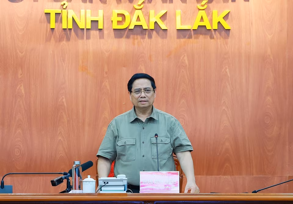 Prime Minister Pham Minh Chinh meets with leaders of Dak Lak, Gia Lai, Khanh Hoa, and Lam Dong provinces to implement measures for flood recovery and stabilise people’s livelihoods. (Photo: VNA)