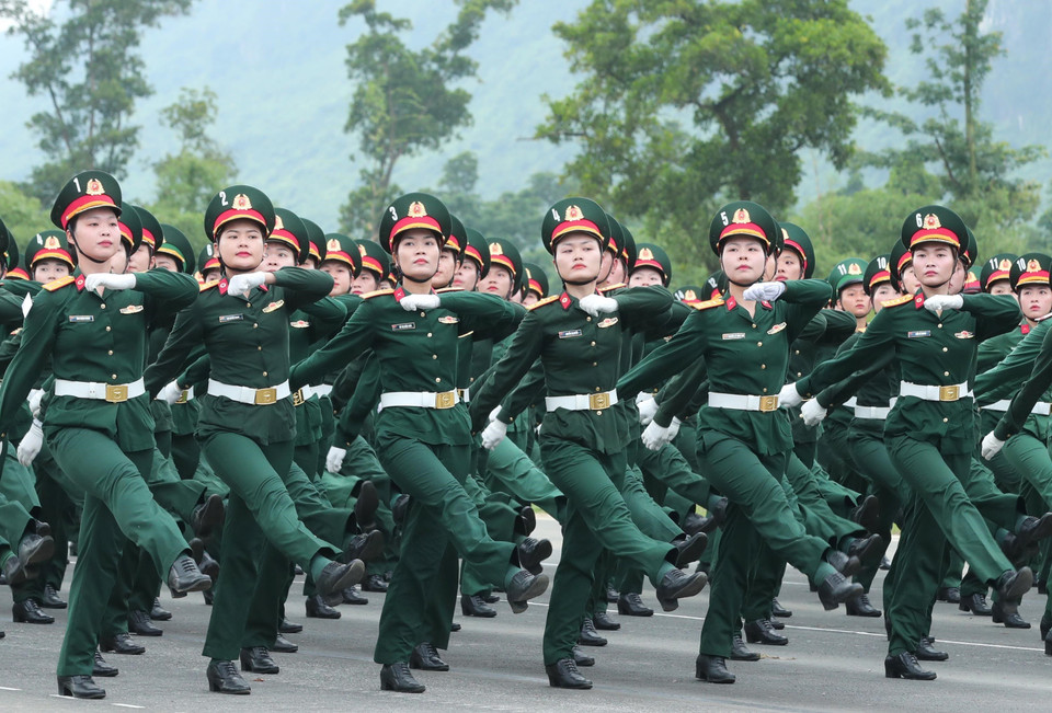 Female military medical personnel take part in the rehearsal. (Photo: VNA)