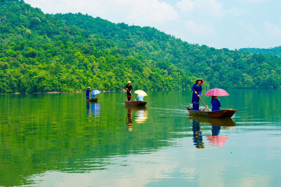 Tay ethnic people live in Cam Son lake area. (Photo: VNA)