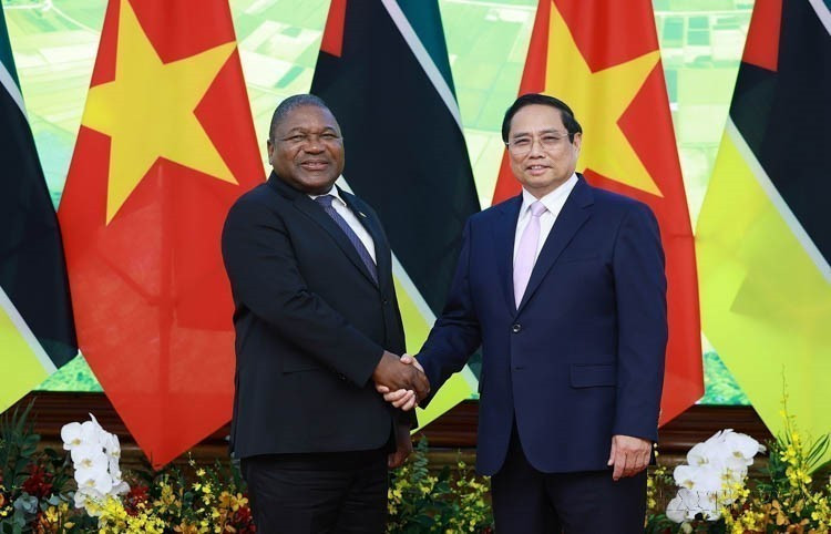 Prime Minister Pham Minh Chinh meets with President of Mozambique Filipe Jacinto Nyusi during the latter’s official visit to Vietnam (September 9, 2024). (Photo: VNA)