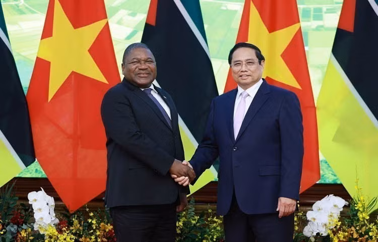 Prime Minister Pham Minh Chinh meets with President of Mozambique Filipe Jacinto Nyusi during the latter’s official visit to Vietnam (September 9, 2024). (Photo: VNA)