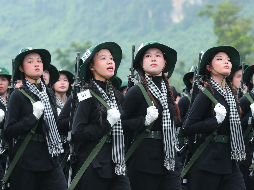 Southern female guerrillas take part in the rehearsal. (Photo: VNA)