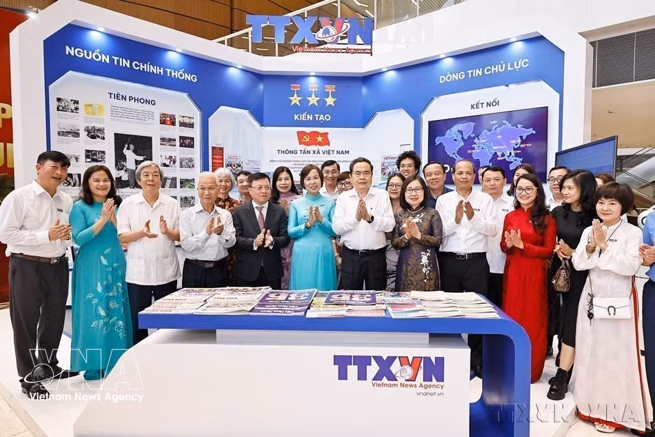National Assembly Chairman Tran Thanh Man visits VNA’s exhibition booth at the 2026 National Press Festival in Hai Phong on June 21, 2026. (Photo: Doan Tan – VNA)