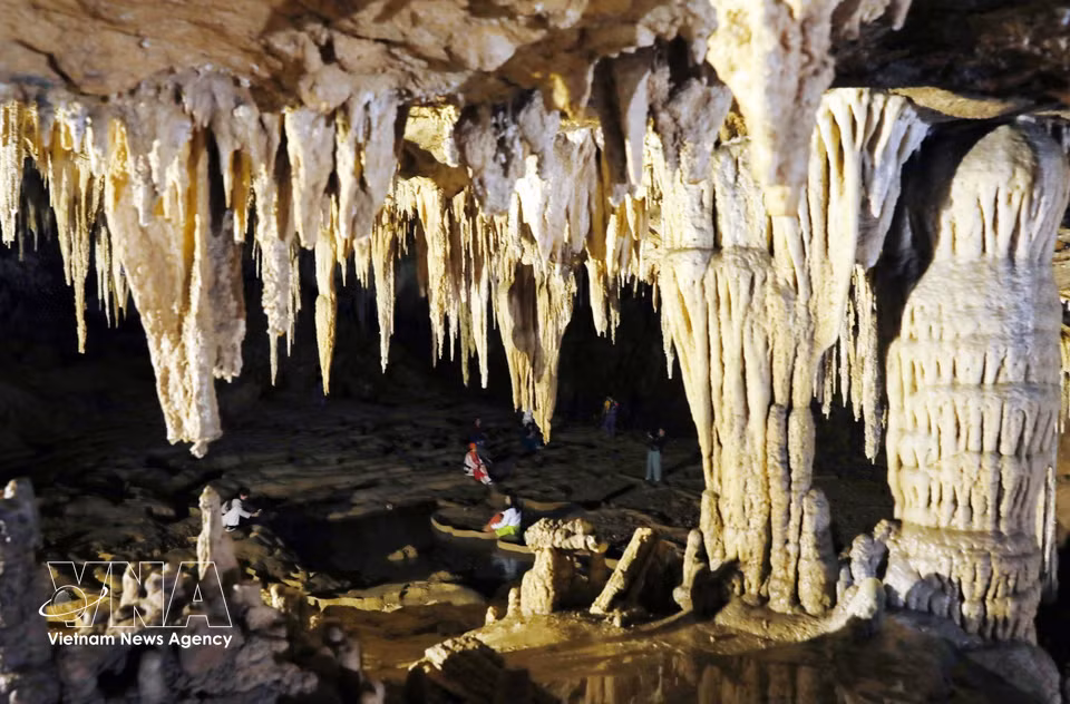 The cave’s vast, maze-like interior leaves visitors in awe of its natural splendour. (Photo: VNA)