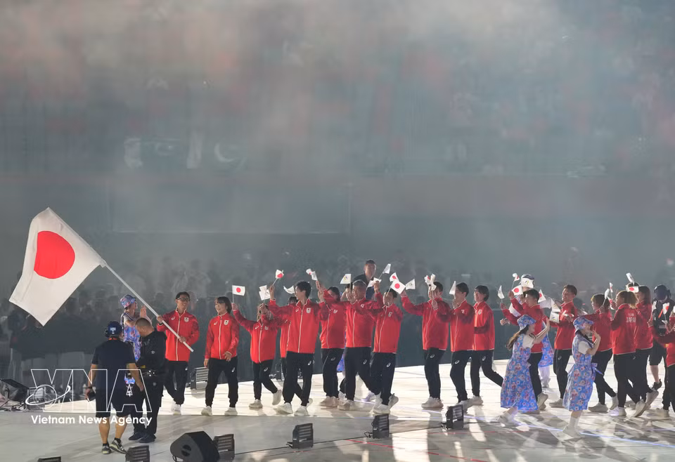 Athletes from host nation Japan parade at the opening ceremony of the 20th Asian Games (ASIAD 20) in Nagoya on September 19, 2026. (Photo: Xinhua/VNA)