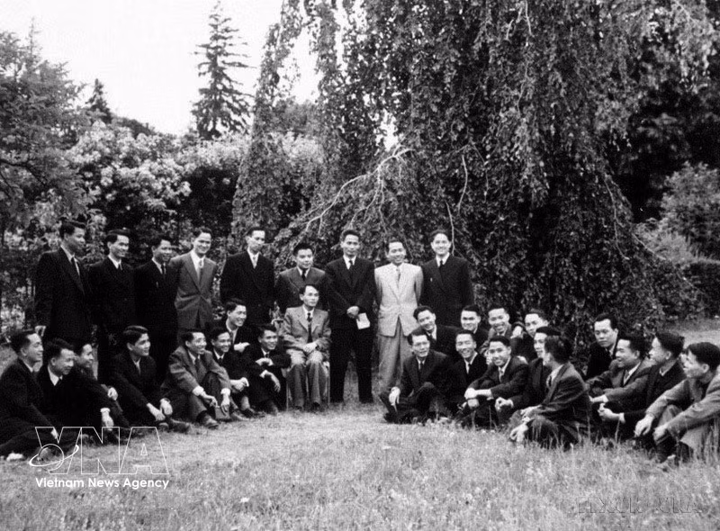 Deputy Prime Minister Pham Van Dong and the Government delegation of the Democratic Republic of Vietnam at the Geneva Conference in 1954. (Photo: Vo Nang An/VNA)