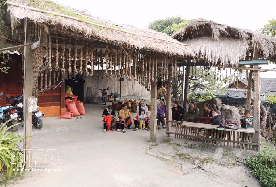 Simple traditional houses built from natural, locally sourced materials create a peaceful and rustic village setting. (Photo: VNA)