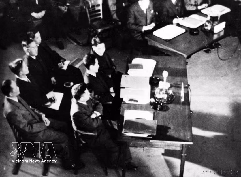 Led by Deputy Prime Minister Pham Van Dong, the delegation of the Democratic Republic of Vietnam attend the opening session of the Geneva Conference on Indochina on May 8, 1954, with the confidence of a victorious nation. (Photo: VNA archives)