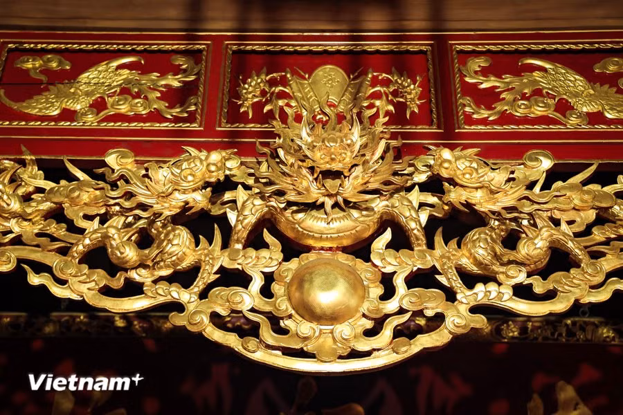 The gilded products displayed in the ancestral workshop serve as a reminder to cherish the traditional craft passed down from ancestors. (Photo: Vietnam+)