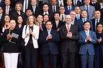 Prime Minister Pham Minh Chinh (3rd from left) and representatives from US businesses (Photo: VNA)