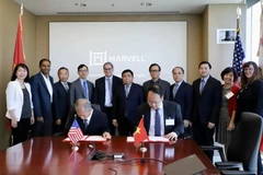 Minister Nguyen Chi Dung has a working session with Marvell Company. (Photo: VietnamPlus)