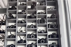 A local in Hau Giang province has an open space, consisting of 700 cameras, for those who are passionate about photography. (Photo: tuoitre.vn)