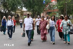International tourists visit Hanoi's Old Quarter. (Photo: VNA)