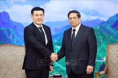 Prime Minister Pham Minh Chinh (R) receives Jakkapong Sangmanee, Minister Attached to the Thai Prime Minister's Office and the Thai PM’s Special Envoy. (Photo: VNA)