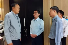 Thai Prime Minister Srettha Thavisin and Vietnamese Ambassador to Thailand Pham Viet Hung (4th, from left) at the incident scene (Photo: VNA)