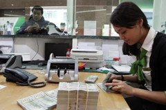 How does Fed’s interest rate cut affect exchange, interest rates in VN