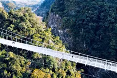 World’s longest glass bridge inaugurated in Son La province