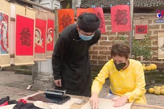 Foreigners enjoying Tet first-hand in Hanoi