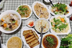 A simple version of a traditional feast in Bat Trang village (Photo:VietnamPlus)