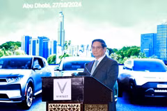 Prime Minister Pham Minh Chinh addresses the ceremony launching VinFast electric vehicles in the UAE (Photo; VNA) 